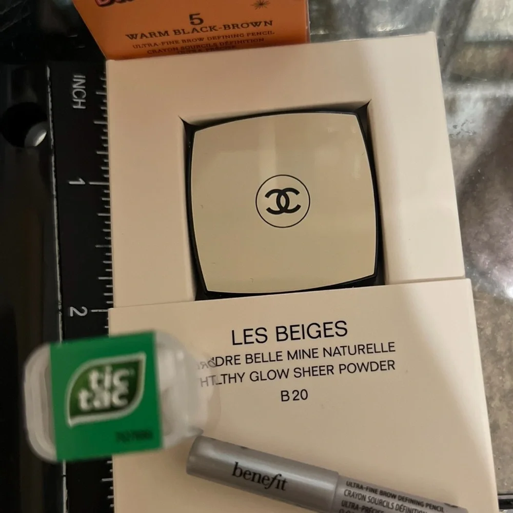 Mini LES BEIGES
POUDRE BELLE MINE NATURELLE HEALTHY GLOW SHEER POWDER - Picture 4 of 6
